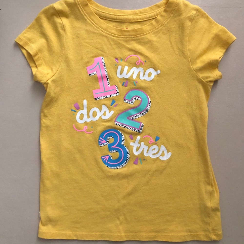 Uno, Dos, Tres Tee